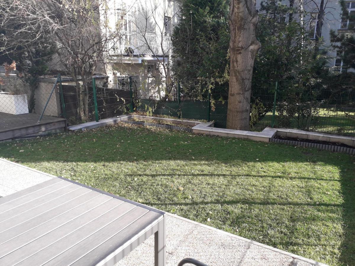 Cosy Flat In The Quiet Area With Own Garden, Free Parking And Direct Public Transport Link To The Centre Lejlighed Wien Eksteriør billede