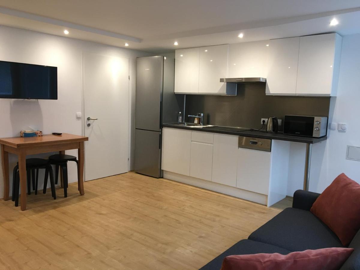Cosy Flat In The Quiet Area With Own Garden, Free Parking And Direct Public Transport Link To The Centre Lejlighed Wien Eksteriør billede