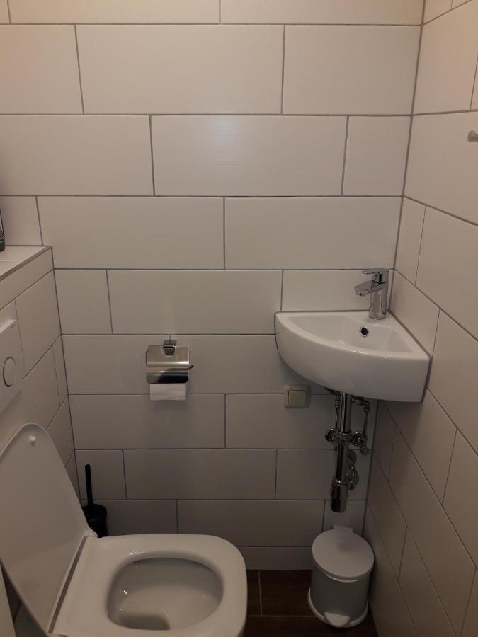 Cosy Flat In The Quiet Area With Own Garden, Free Parking And Direct Public Transport Link To The Centre Lejlighed Wien Eksteriør billede